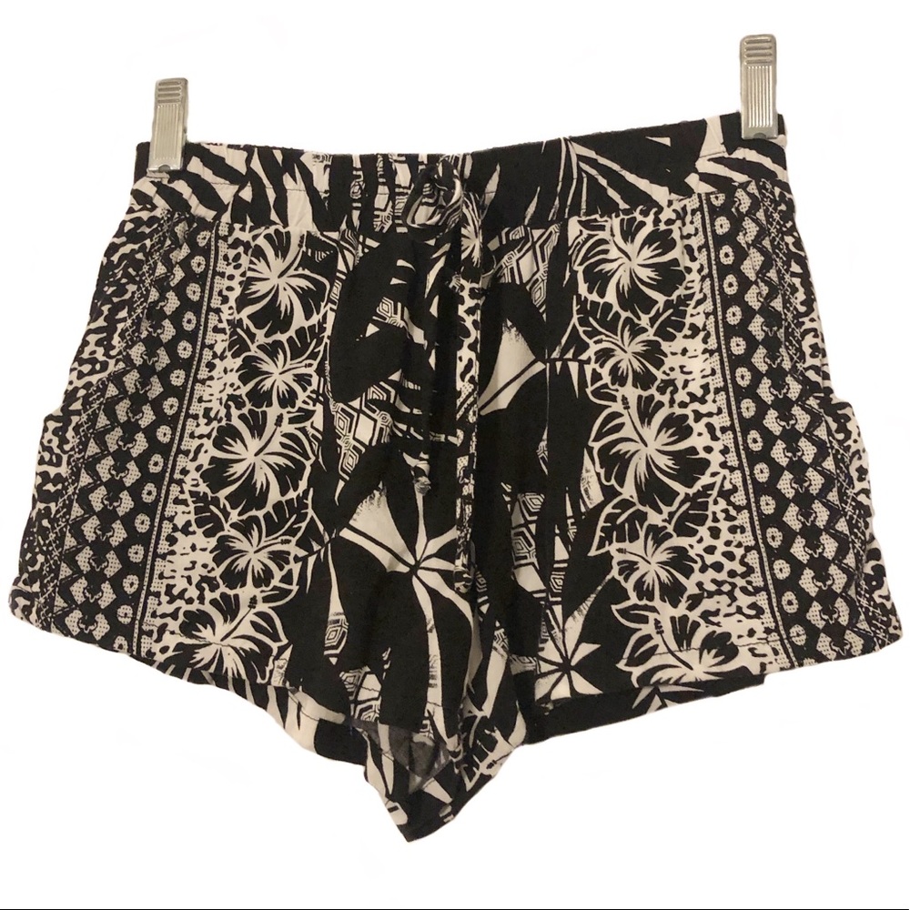 Full Tilt Boho Leaf Print Floaty HighWaist Shorts